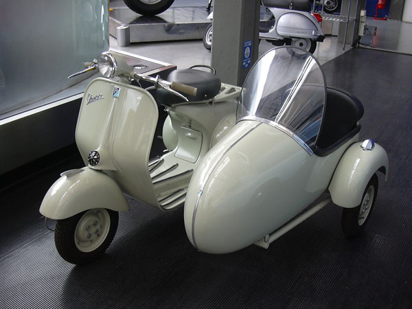 Vespa con sidecar